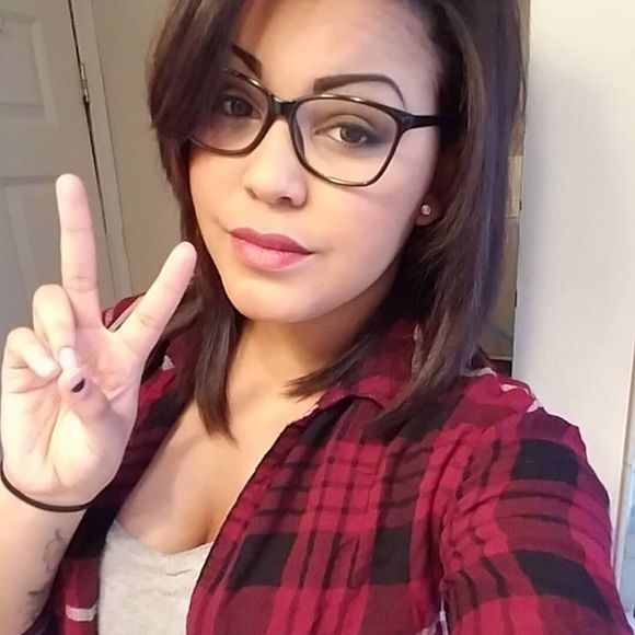 Meet your Posher, Tenae - Picture 1 of 1