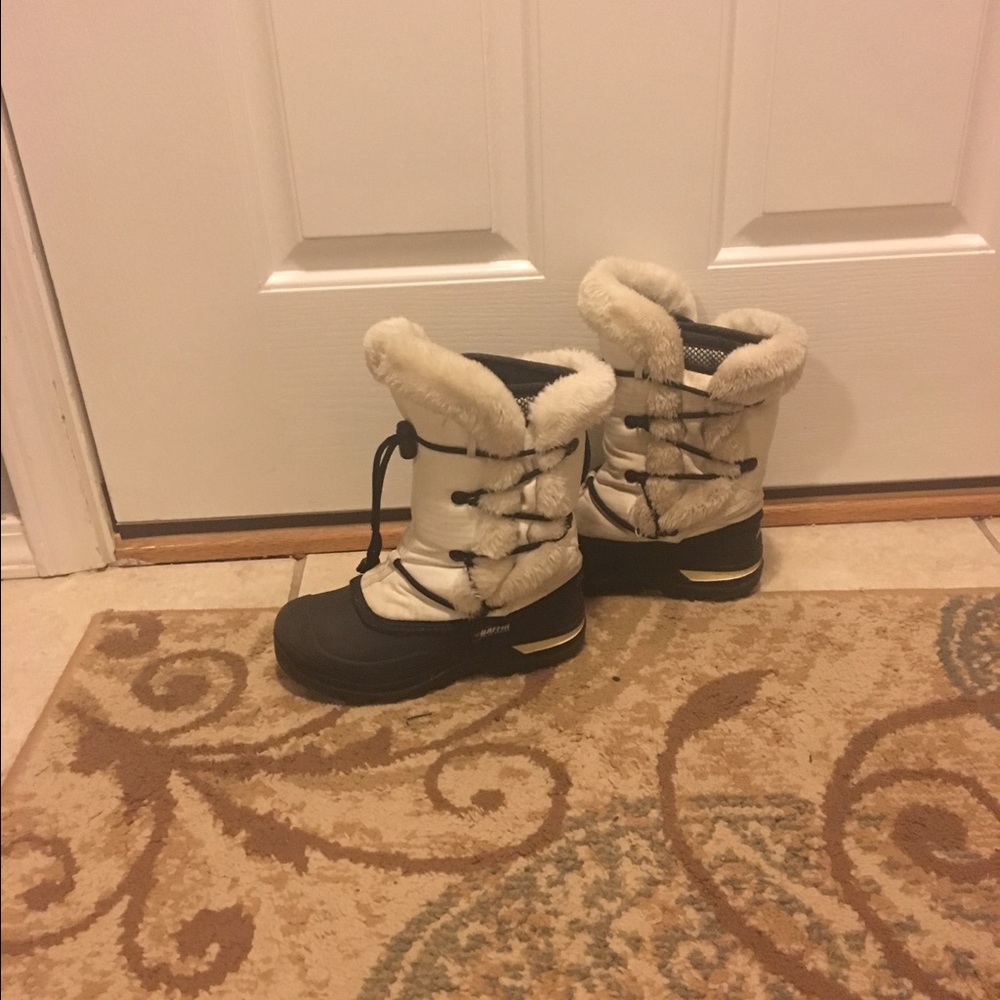 Snow boots