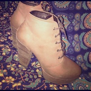 High heel Steve Madden lace up booties sz. 9.5