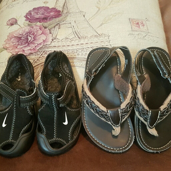SOLD Nike Gap toddler sandals SOLD - Picture 1 of 3
