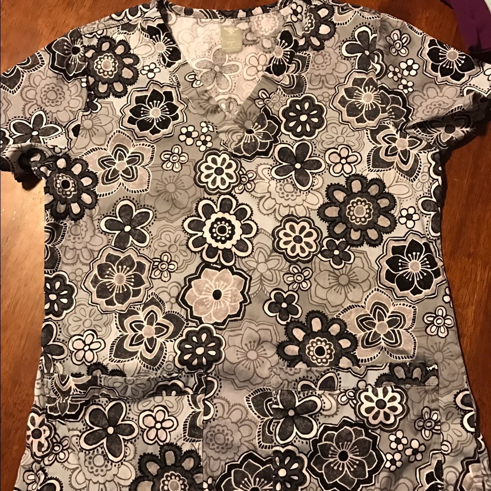 Scrub top