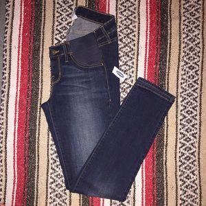New with tags Old Navy maternity jeans (Sz. 6)