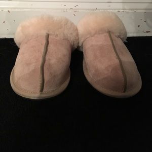 Size 7 UGG slip on slippers. Only worn once.