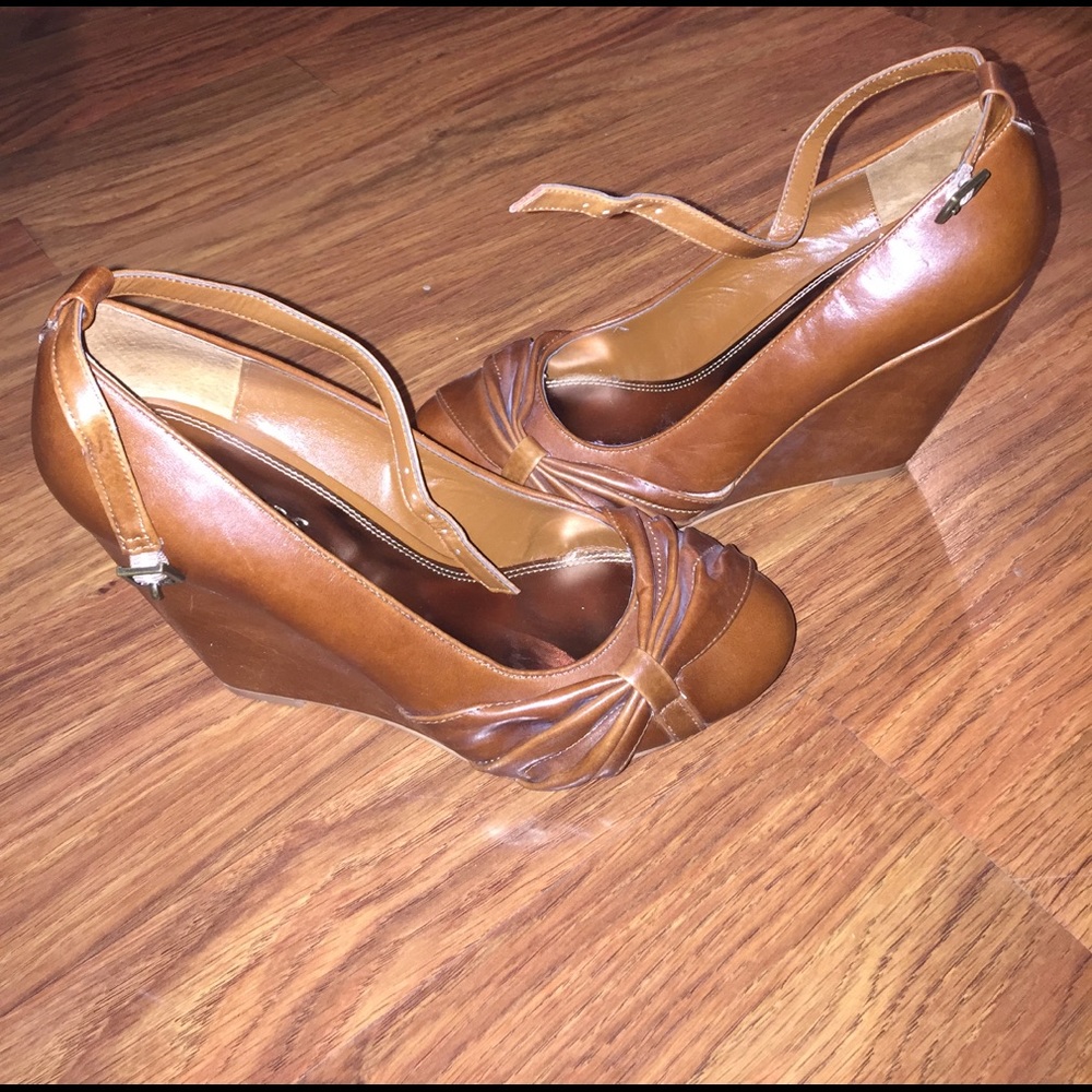 Bakers tan size 7.5, 4.25" wedge heel like new