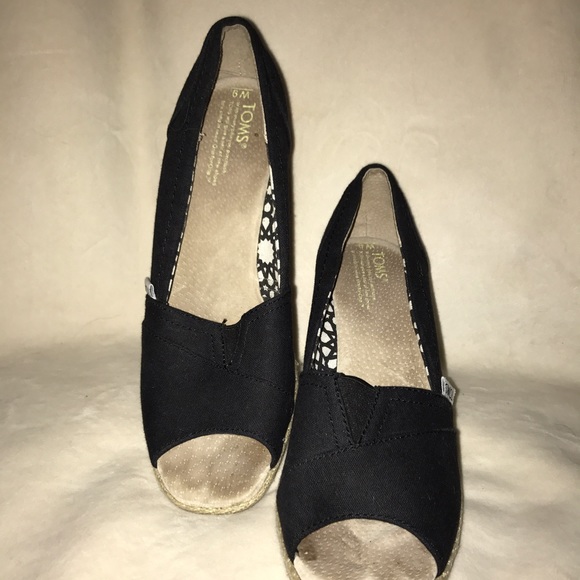 TOMS wedges - Picture 3 of 3