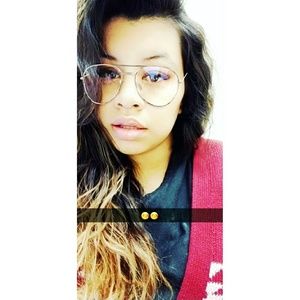 Meet your Posher, Stephany