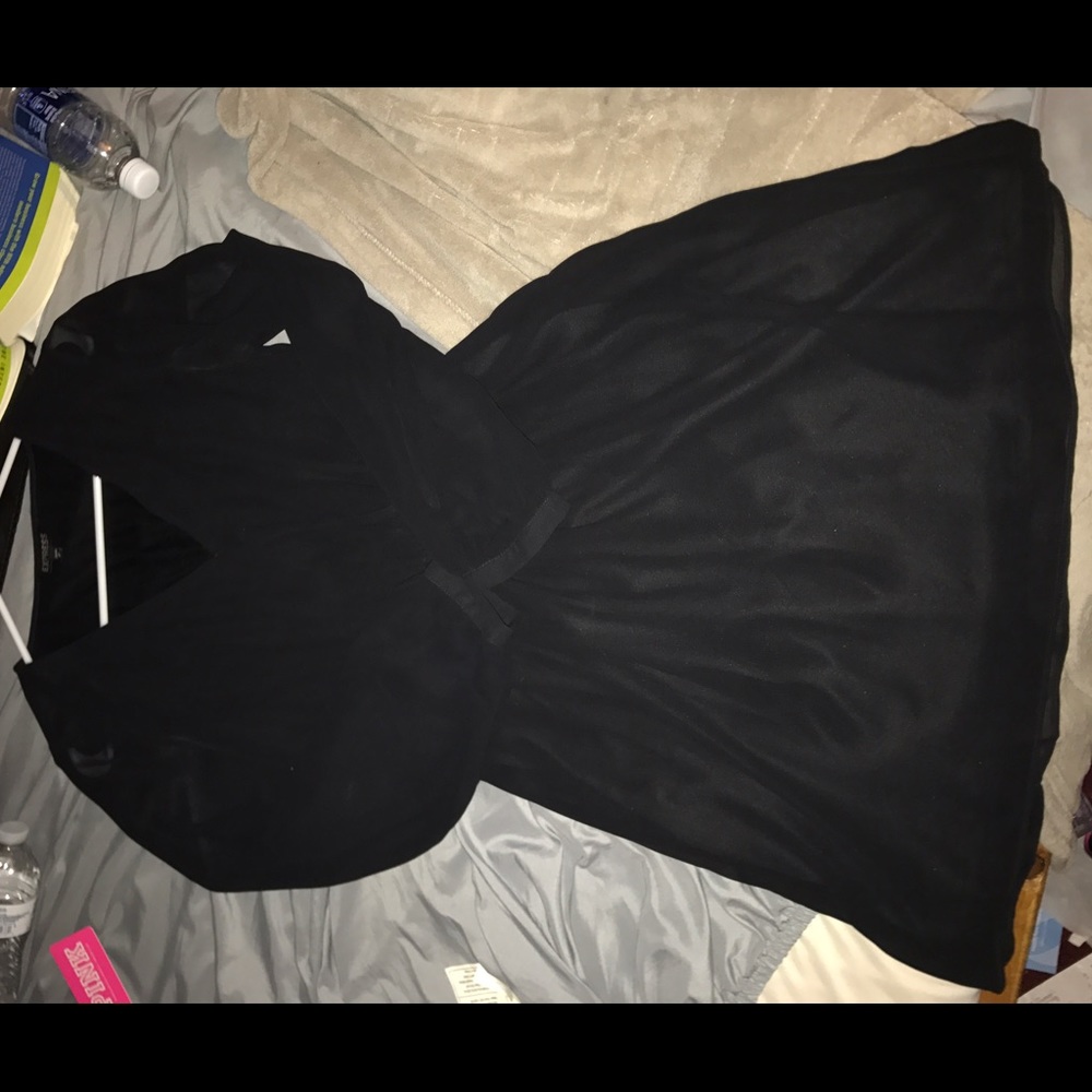 Sheer material black v kneck dress