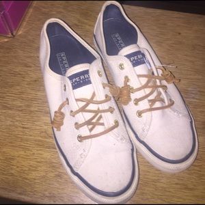 Cream sperrys