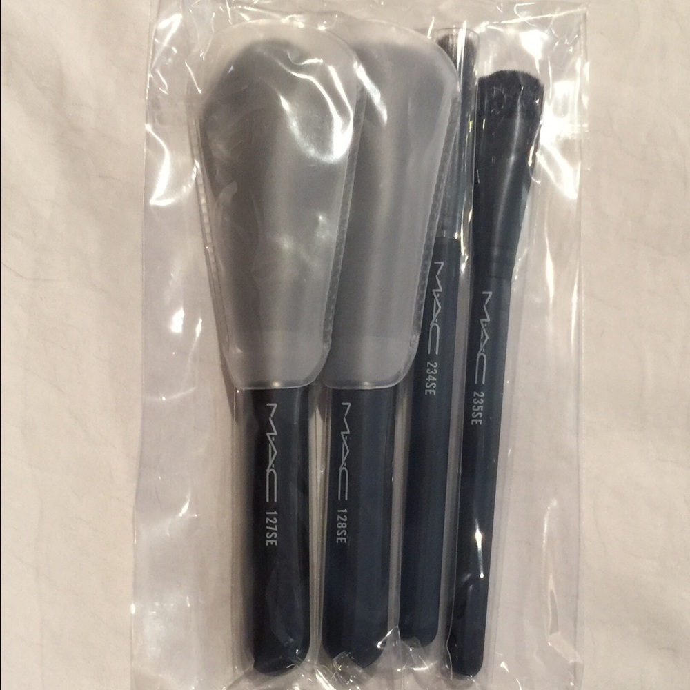 Mac makeup brush set