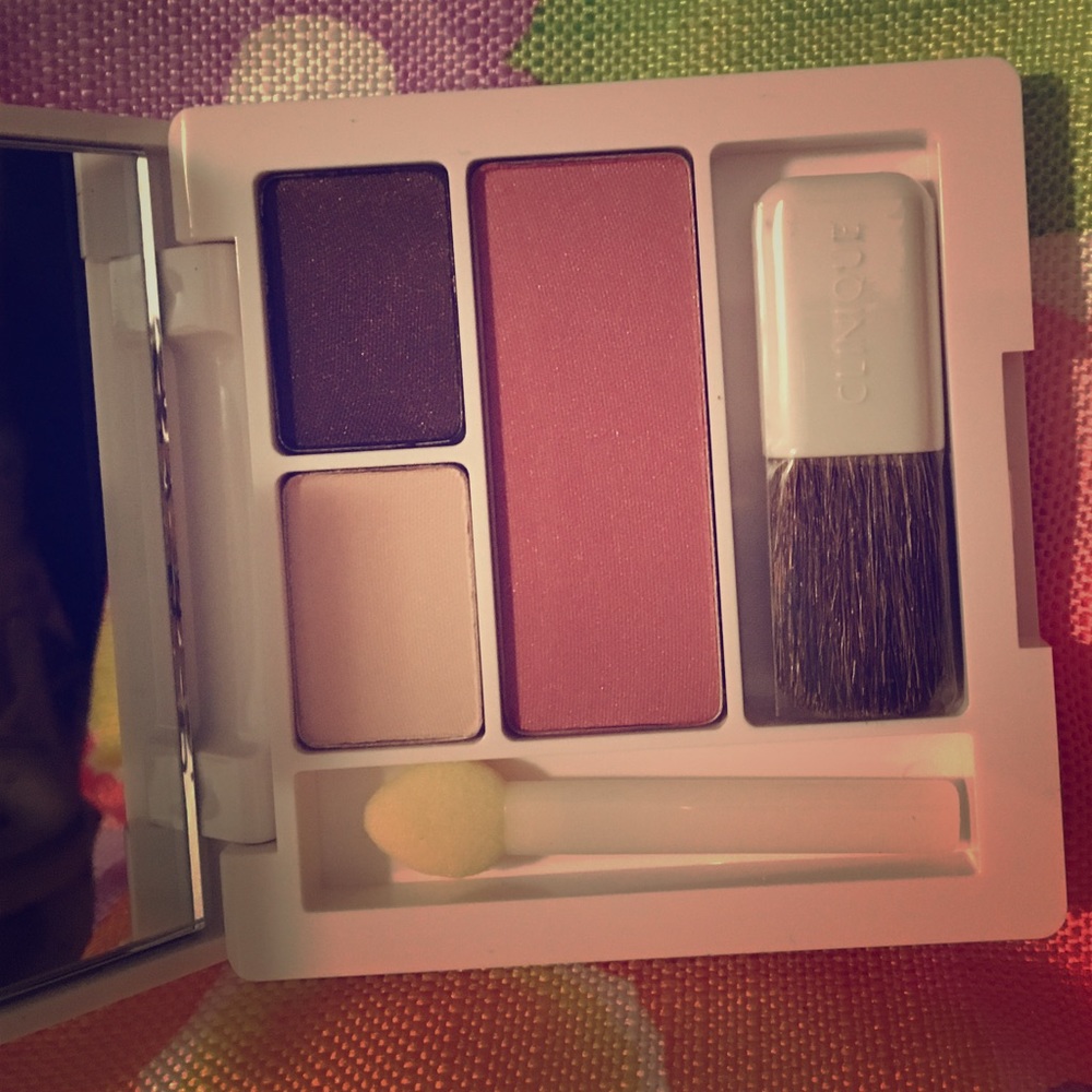 Clinique eyeshadow and blush set