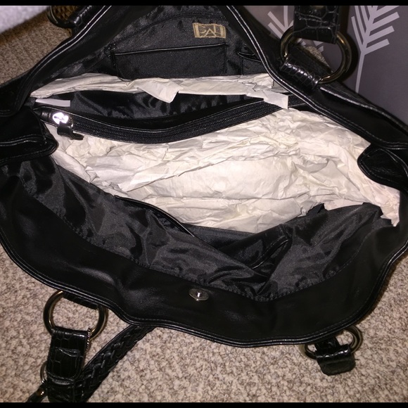 🚫GONE🚫 Black Purse - Picture 4 of 4