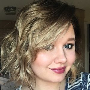 Meet your Posher, Abigail