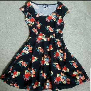 Flower print mini dress. SZ Juniors Medium