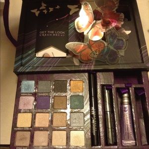 Reserved Urban Decay book of shadows vol.4