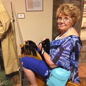 Meet your Posher, Gloria