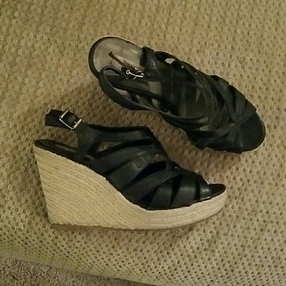 Shoes - Picture 2 of 3