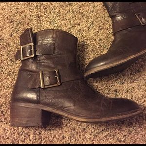 Weekender booties by Seychelles