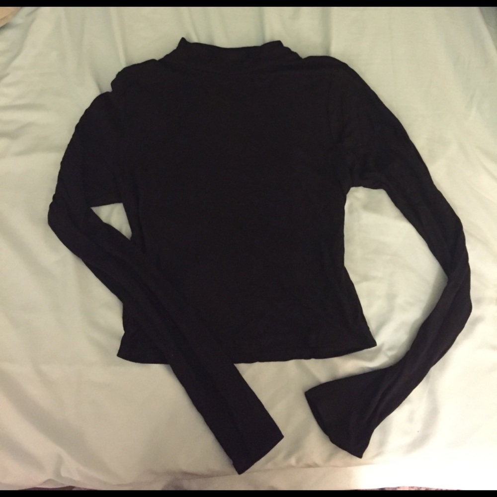 Black crop top