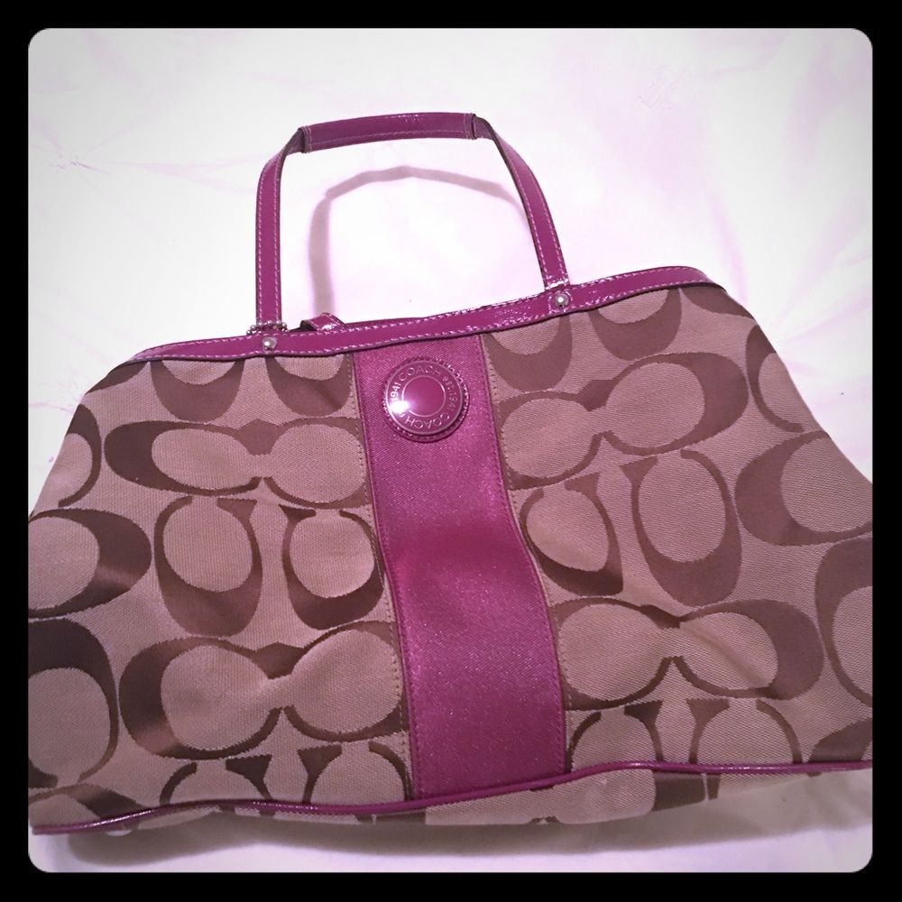 ❌SOLD❌ Coach® signature tan with pink stripe bag