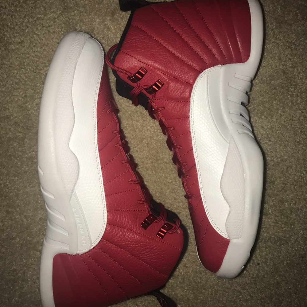 Jordan 12 gym red