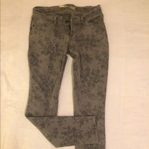 Old navy rockstar grey floral pattern jeans