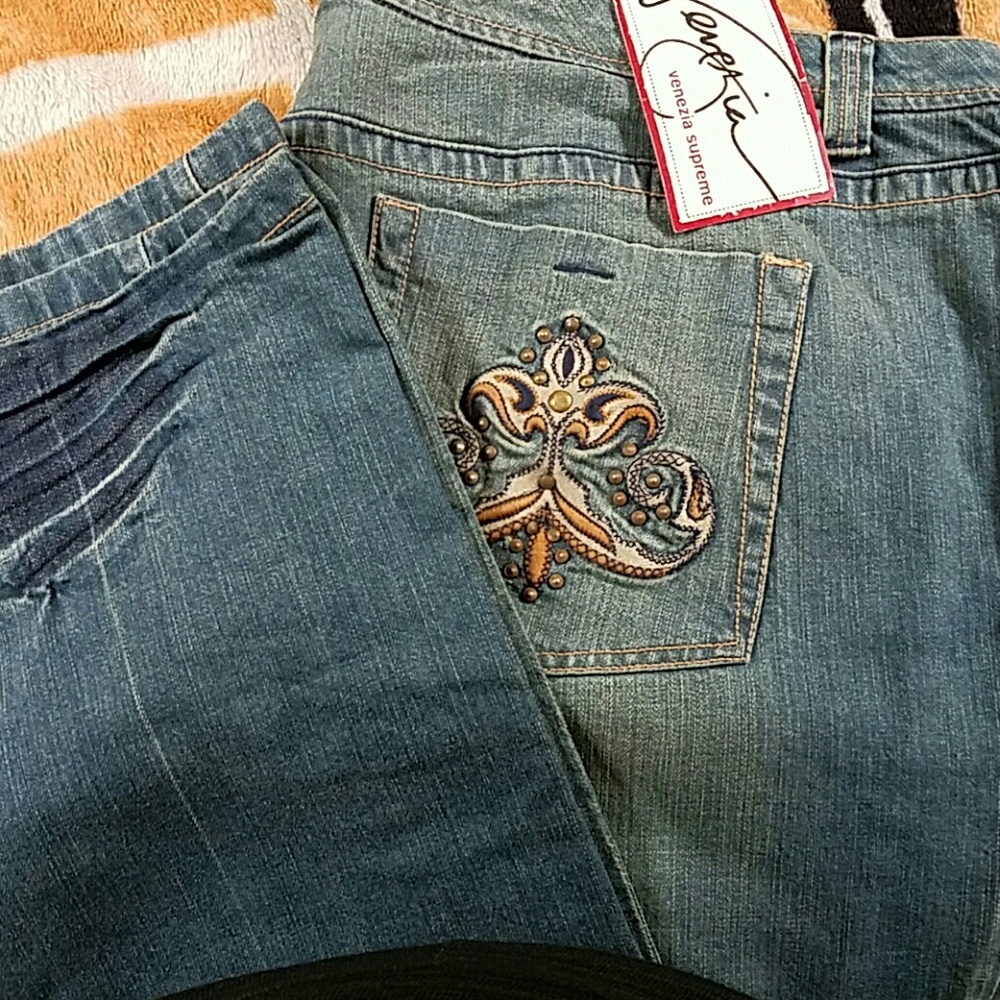 Lake bryant Blue jeans with detailed pockets