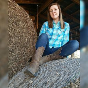 Meet your Posher, Kayla