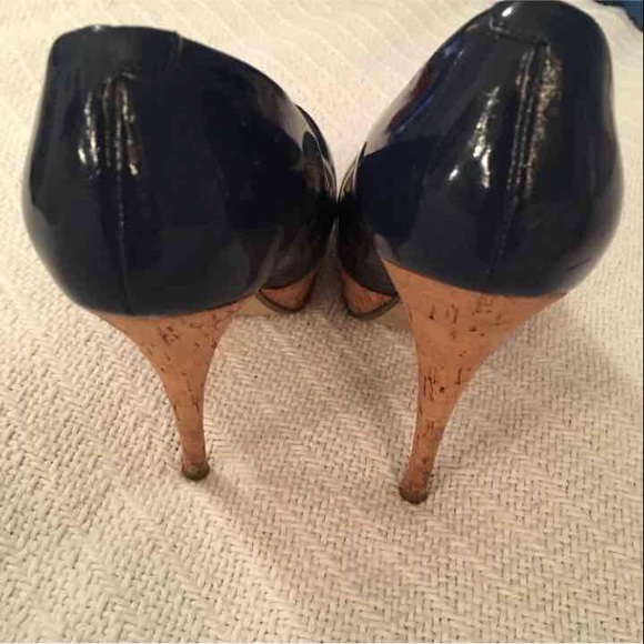 Guess Blue Navy Heels Size 7 - Picture 3 of 3
