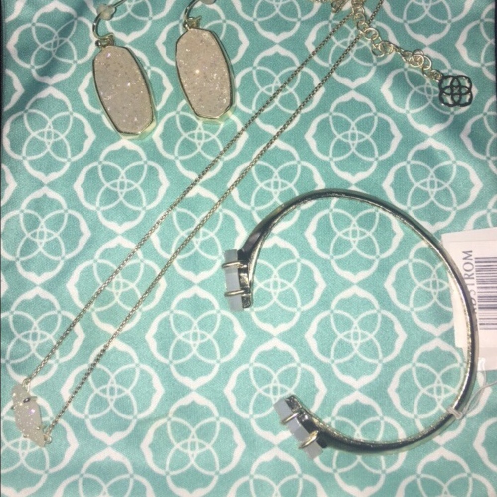 SOLD!!! Kendra Scott set