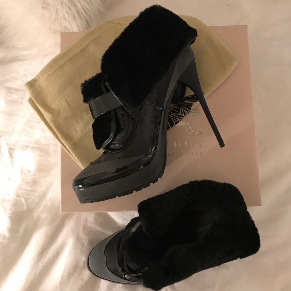 Burberry Glossy Shearling Bingley Boots NEVER WORN
