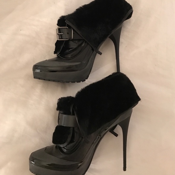 Burberry Glossy Shearling Bingley Boots NEVER WORN - Picture 3 of 4