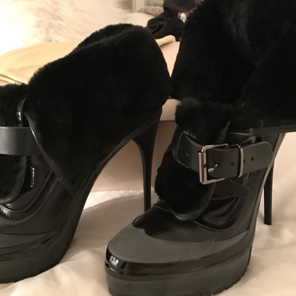 Burberry Glossy Shearling Bingley Boots NEVER WORN - Picture 4 of 4