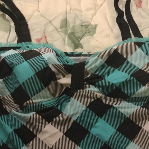 🎉SALE 🎉Swim Tank in Large - Picture 2 of 3