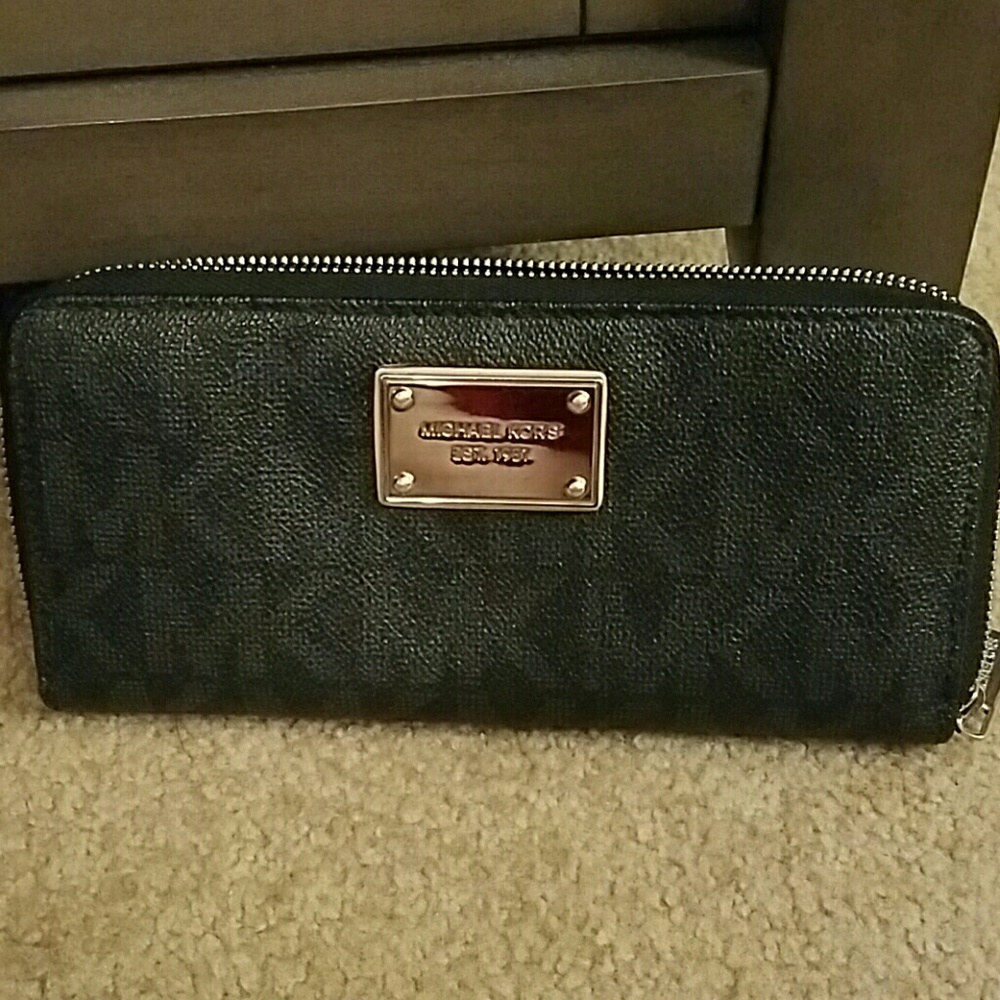 Michael kors wallet