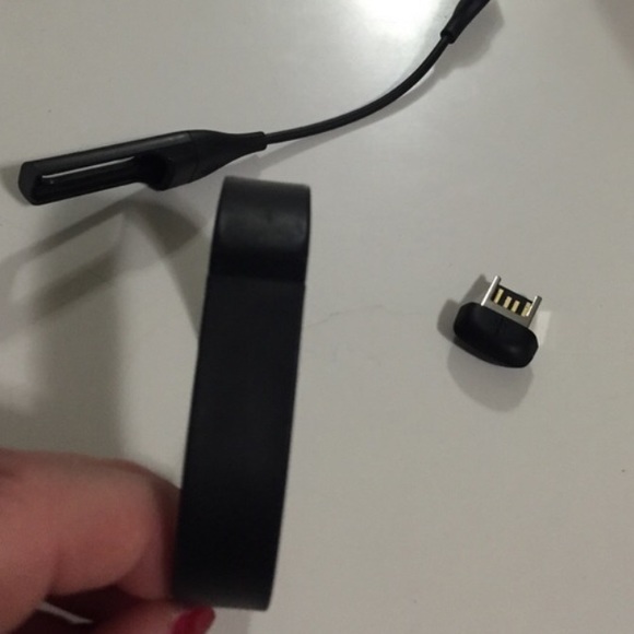 Perfect condition Fit bit Flex fits small to LG - Picture 2 of 2