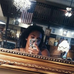 Meet your Posher, Antonia