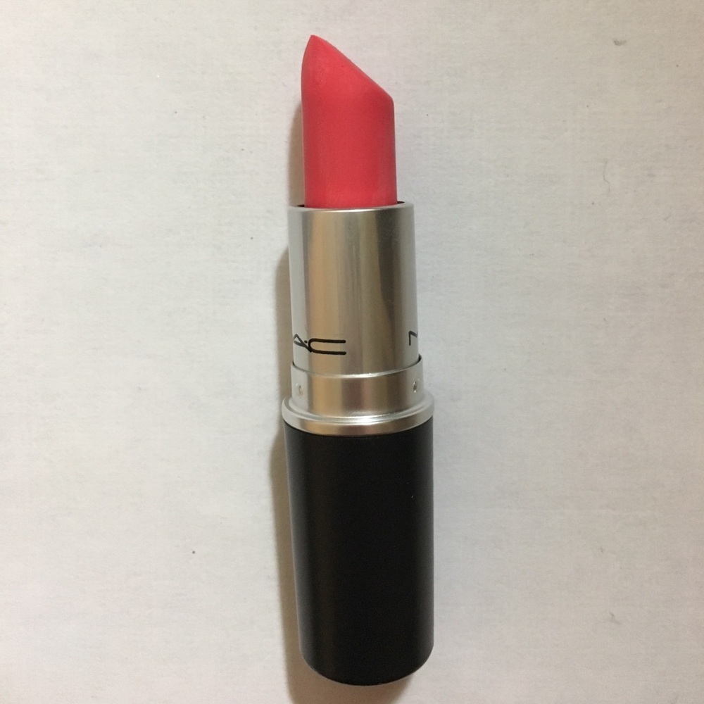 MAC - red full stop