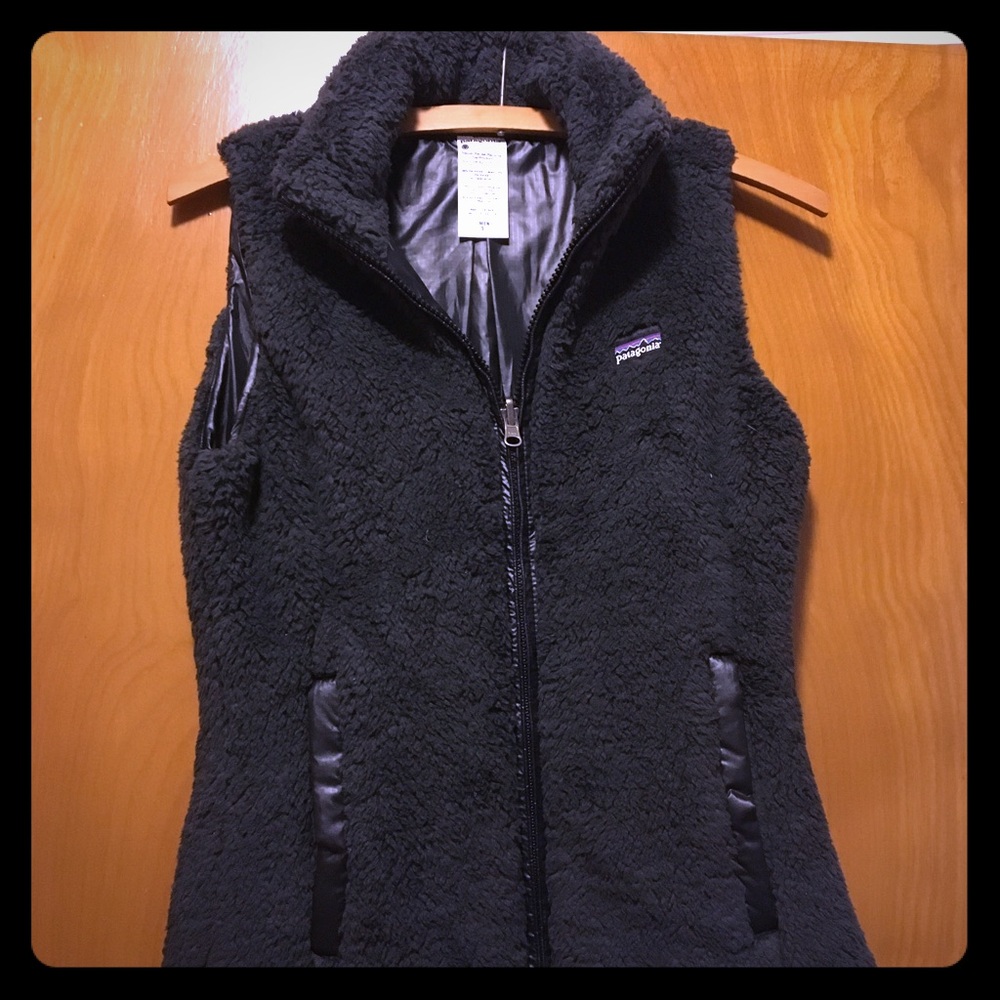 Patagonia fuzzy vest- very dark gray / light black