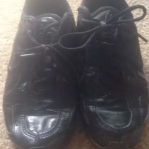 6.5 youth or 7.5 women's black Nike shox