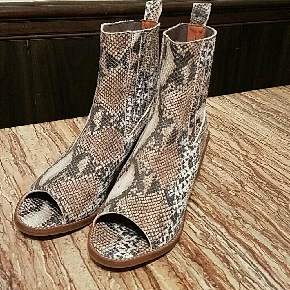 Snakeprint  boots