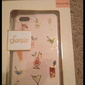 I Phone 7 Plus clear coat case. Nwt