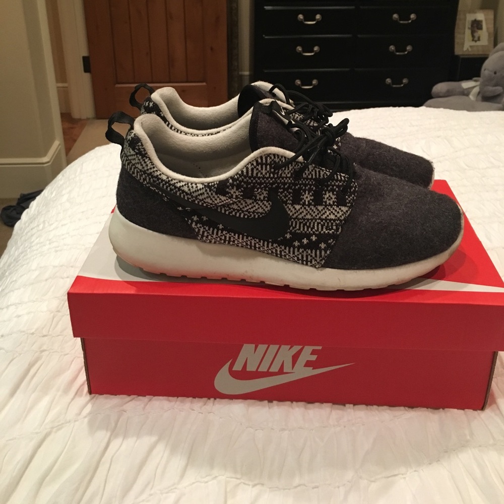 Women's Nike "Roche One Winter" wool Sneakers