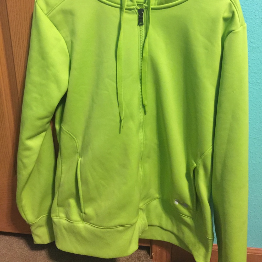 Size large UA semi fitted light weight jacket