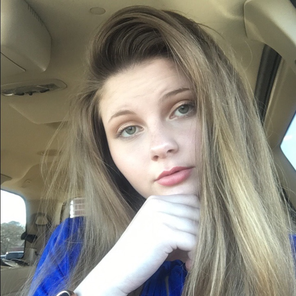 Meet your Posher, Caitlyn