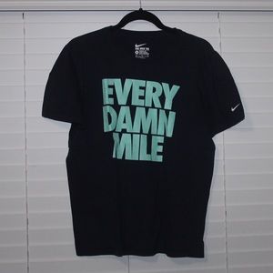 graphic nike tee