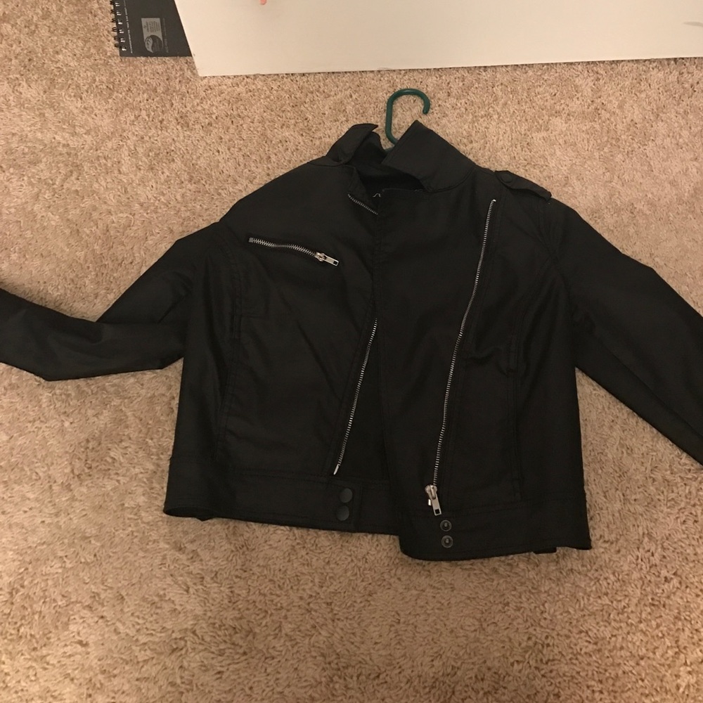 Cropped leather jacket