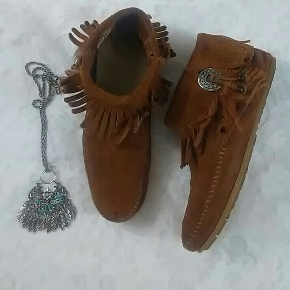 Brown Minnetonka ankle moccasins
