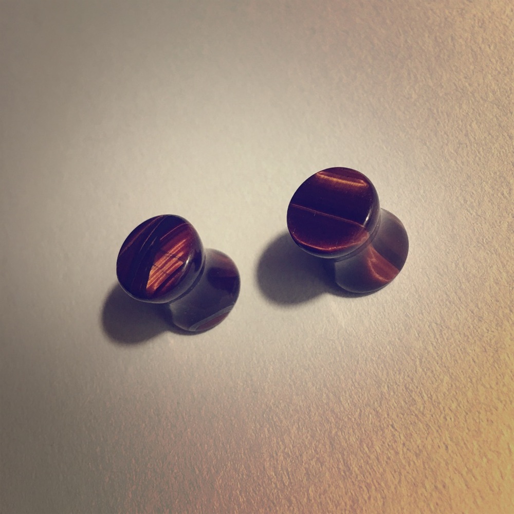 0g Tiger Eye stone Plugs