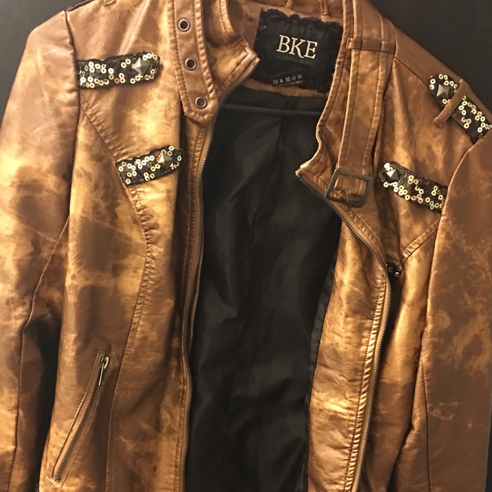 Buckle leather jacket