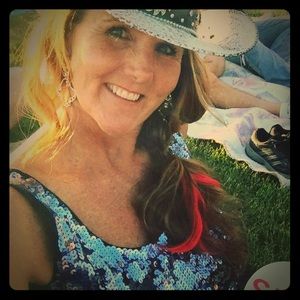 Meet your Posher, Deedee